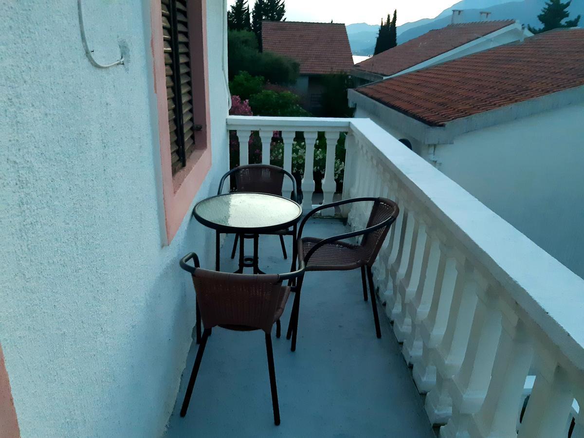 Apartments Ceca ティヴァト エクステリア 写真
