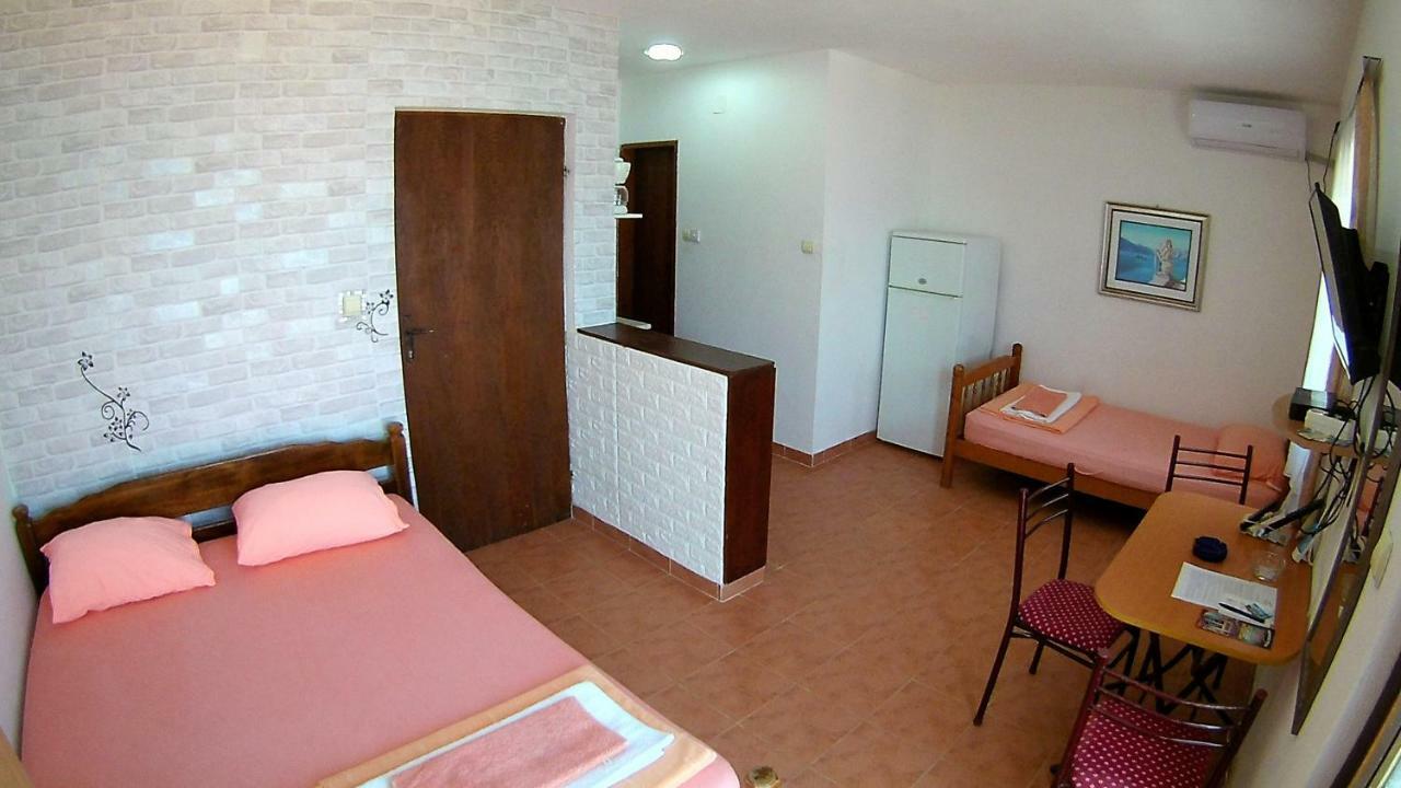 Apartments Ceca ティヴァト エクステリア 写真